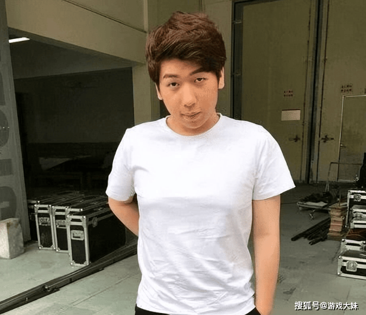 炫神重新获得二路解说权后,光速删除道歉帖,官方无视此事