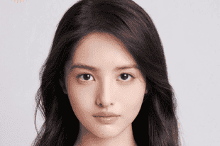 ️时隔八年！周星驰全新星女郎亮相，19 岁素人雪野惊艳大银幕