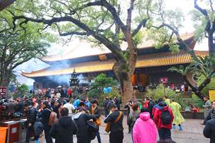 今日！为什么教堂不收费，寺庙和道观却收费？原因其实很简单
