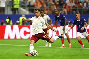 世界杯-亚马尔造点奥亚萨瓦尔罚中 西班牙半场1-0法国