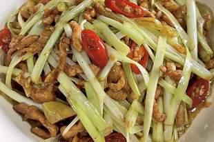 哇!这泡椒韭黄炒肉丝,酸辣开胃到停不下来?