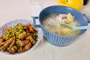 炖锅骨头汤,里面放点娃娃菜,太香了