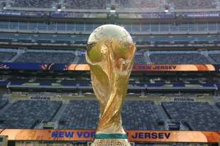 FIFA官方晒照:大力神杯送达 纽约大都会静待好戏开场