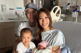 恭喜恭喜!香港知名女星终于开心宣布二胎生女,生产过程中羊水突然穿破喷了老公一身啦
