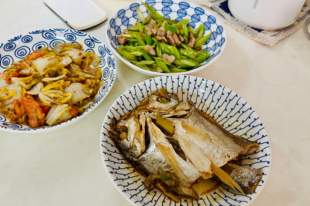 娃娃菜，芹菜，蒸鱼，一餐又搞定了