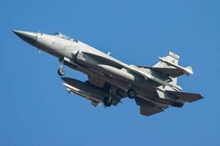 印媒：“枭龙”战斗机成本约2500万美元，巴基斯坦却以两倍报价卖给客户