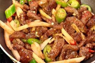 家庭版姜烧牛肉香迷糊,十分钟搞定下饭菜