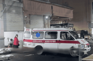 贵州毕节一救护车凌晨在批发市场装卸水果?护理院负责人:车已卖出作为货车使用,过户后就会将警灯拆除并变更涂装