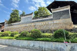 红军留下的标语,为何让群众冒险砌墙保护?