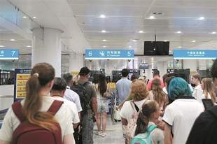 跨境游热度持续攀升 大连空港口岸暖心顺畅
