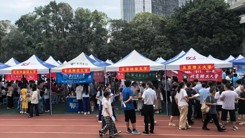 高校抢人“百团大战”