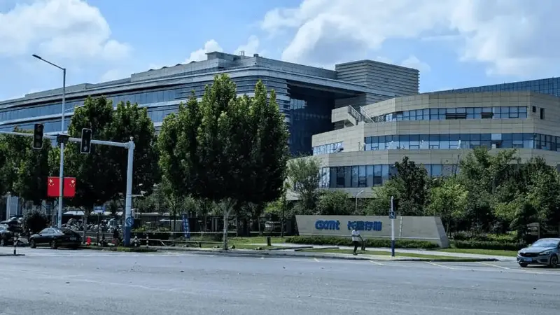 第三波中美争端打响?美扩大对华设备禁令,中方还没掀桌,苹果公司先怕了