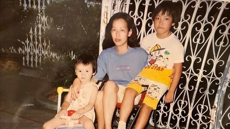 李嘉诚曾和梁洛施私下做交易，不把3个孙子纳入李家，是一种算计