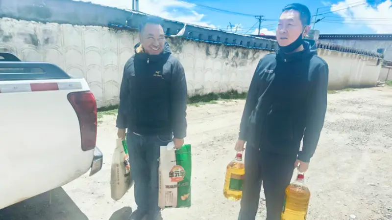 从擦肩而过到携手同行——青藏铁路首发列车长陈春友与安多牧民塔规20年的天路情缘