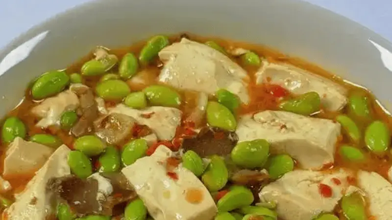 毛豆烧豆腐,夏天最下饭的一道菜