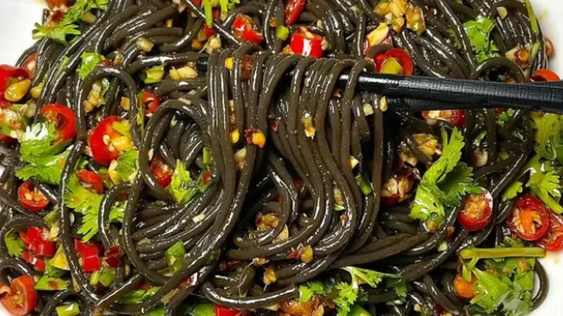 千年山野食韵,酸辣蕨根粉道尽湘式清爽滋味