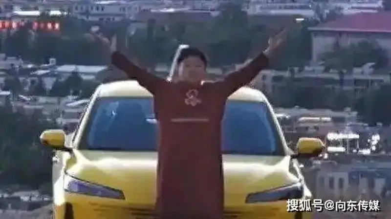 李要得搭出租车进藏火爆出圈,评新时代文旅宣传的“商鞅变法”