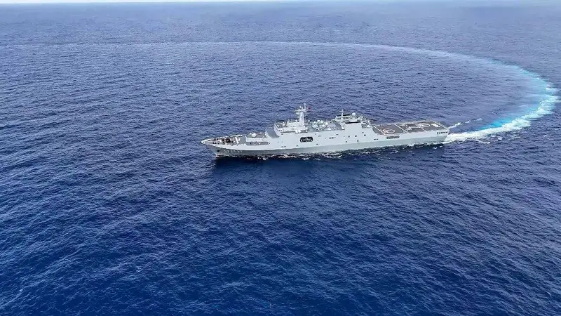 距台岛仅32海里！沂蒙山舰解缆起航深夜实战演习，释放出极不寻常信号！