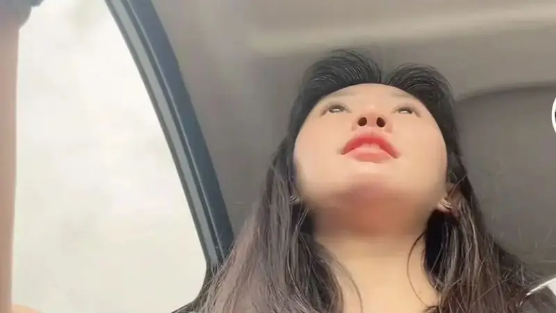 高速上滴滴司机突发腹痛，女乘客马上换位“代驾”狂奔医院获赞