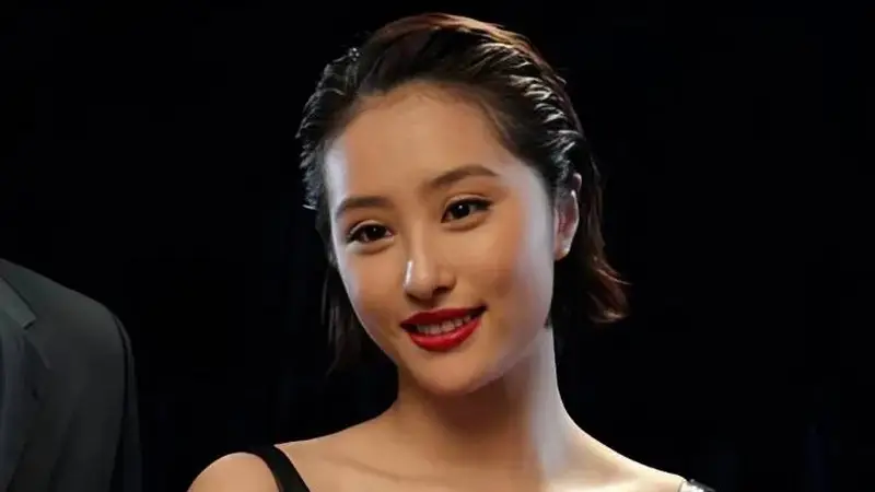 38岁李欣汝近况曝光！因得罪张艺谋后退圈，如今离婚独自抚养两个女儿