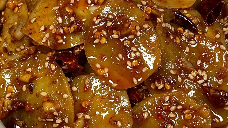 糖醋麻辣土豆片:一口脆韧,酸辣上头,5分钟搞定夜市爆款