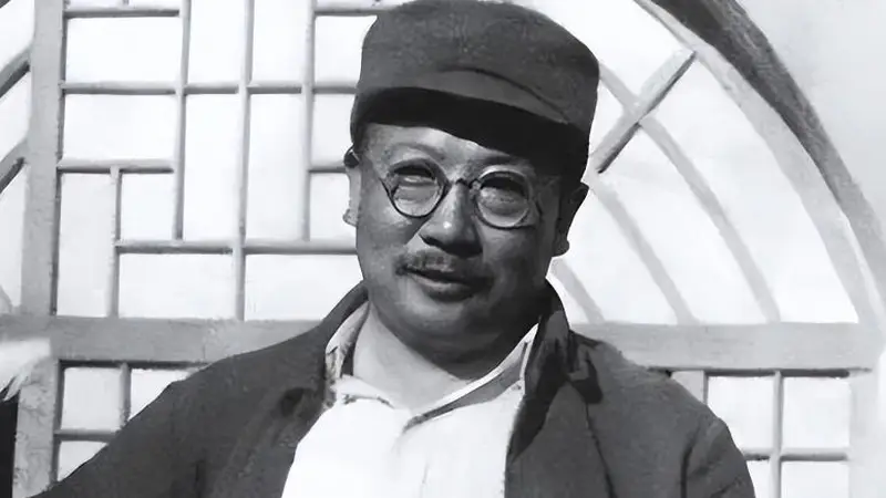1949年，李克农进毛主席房间看了看床底，脸色大变拔枪就冲向寺庙