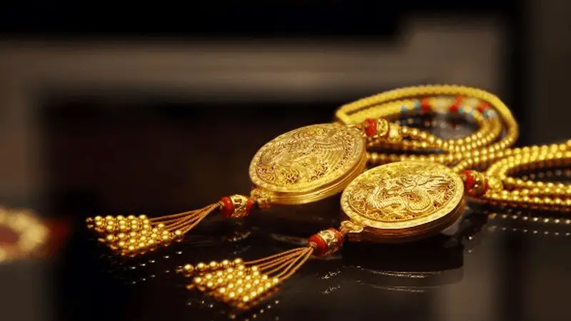 金价一跌，老铺黄金跌下神坛｜消费锐见