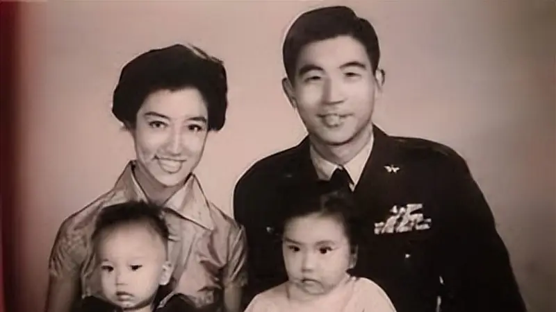 1965年飞行员张立义侦察大陆被击落，妻子坚守17年，结局让人感慨