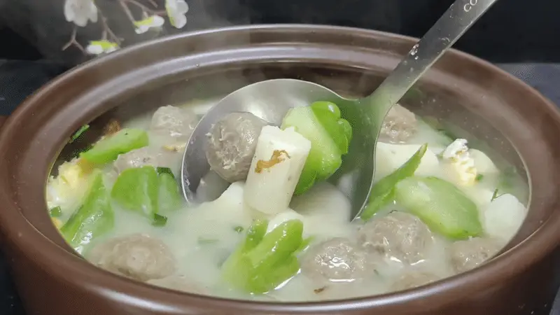 没胃口时，就做这个一锅炖！先喝汤、鲜香味助你打开胃口，食材丰富营养好，一顿饭这一个菜就够了
