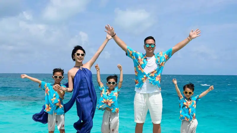 胡杏儿与老公儿子去马尔代夫度假 一家五口开心合影好有爱