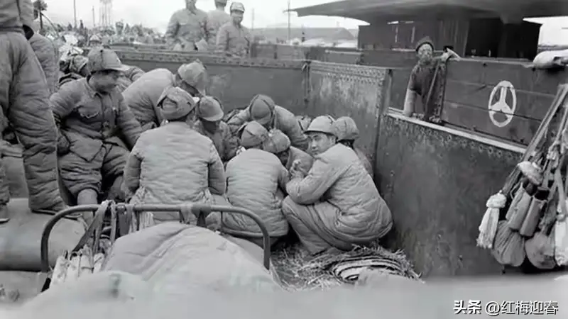 邱清泉死前丑态：剪掉将星换上兵服，搂着女护士听完最后一场戏