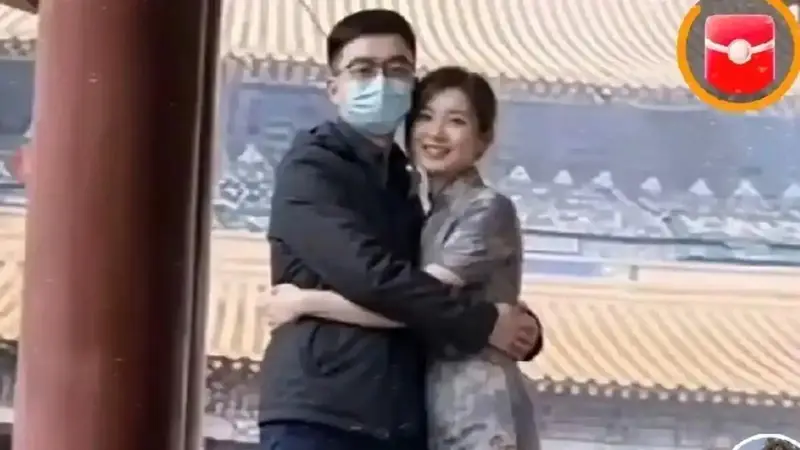 网友揭秘重要线索，合影中唐先生多数佩戴口罩，三姐则坦然展现面容，与朱女士所述相符
