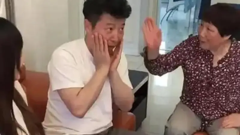 带3个亲戚去女婿那旅游,7天花3万,亲家甩脸,我当场甩她一张卡