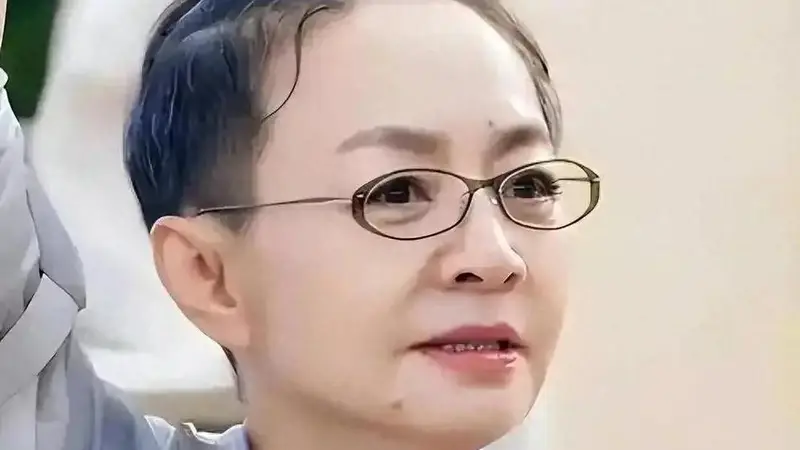 网传65岁宋丹丹设立财产信托!每月给儿孙80万,坦然儿子啃老