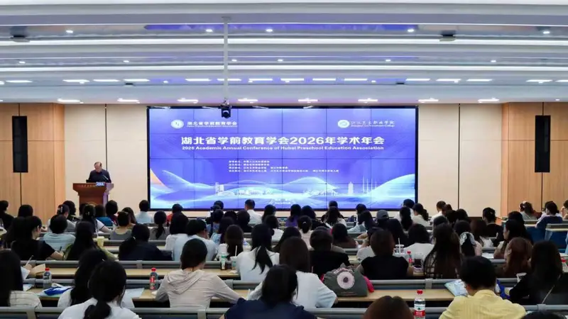 别再追着宝宝喂水！“带娃”有了全国性团体标准