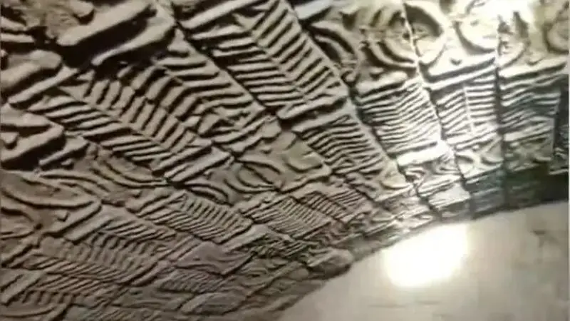 湖南村民自建房打桩时发现古墓，有多个墓室，墓砖上有清晰的图案纹路，文物部门介入