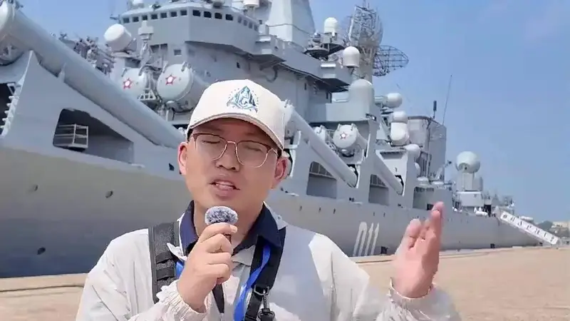 俄太平洋舰队旗舰“瓦良格”号来青岛了