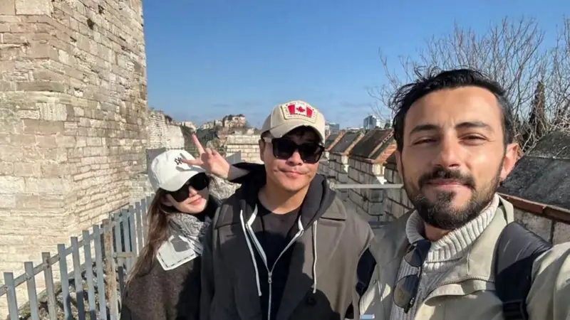 陈思诚带小21岁女友国外旅行,两人恋爱同居4年无结婚计划,好甜