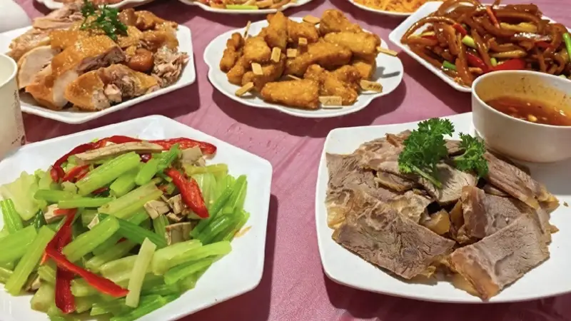 老家吃大席打包剩菜叫折菜,回家热一下超好吃,配馒头米饭很下饭
