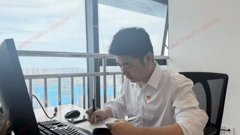 党旗领航金融路 活水润泽实体兴—平安融易以党员先锋服务擦亮平安“服务年”底色
