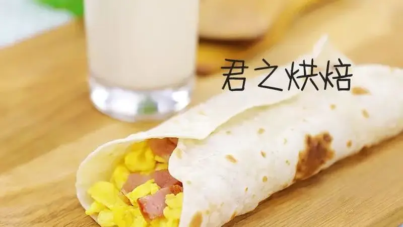 简简单单做个早餐~炒蛋培根卷饼！