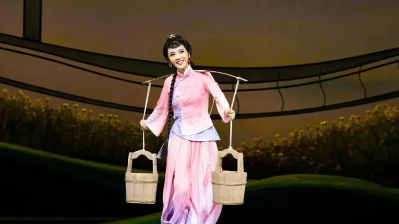 青春越剧《九斤姑娘》杭州首演 李云霄领衔演绎