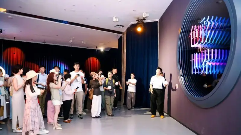 一馆揽艺韵 一车阅泉城 沉浸式解锁艺术泉水文旅盛宴丨发现宝藏山东
