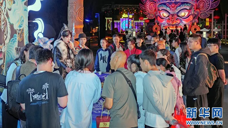 湖北利川:清凉夜游 洞见歌舞