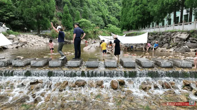 “溪”游莽山 乐享清凉