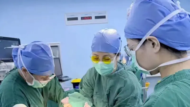 无锡一330斤重度肥胖孕产妇产下9斤7两新生儿，母婴平安；其孕期就被列为极高等级妊娠风险，身体负荷远超普通孕妇