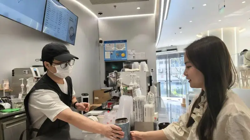 现在出门买咖啡，都流行自带杯？