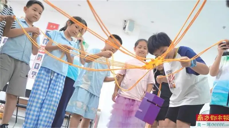 公益夏令营进社区 暑假有了七彩课堂