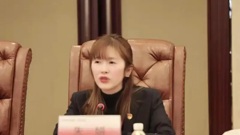 80后女柜员“逆袭”,获聘4200亿银行副行长