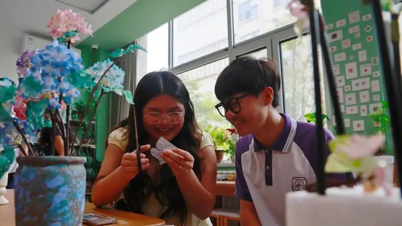 中美青少年在山东青岛携手体验中华传统文化